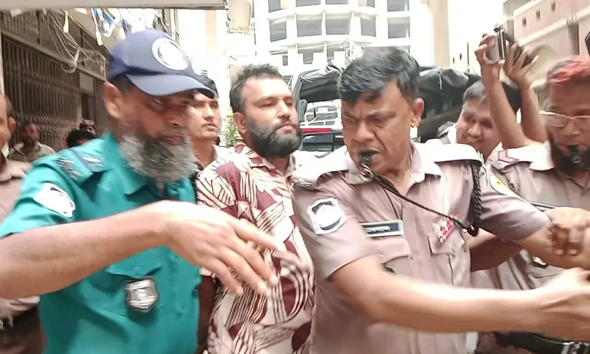 প্রধানমন্ত্রীর নিরাপত্তা বেষ্টনীতে প্রবেশচেষ্টার অভিযোগে গ্রেফতার যুবক ৫ দিনের রিমান্ডে