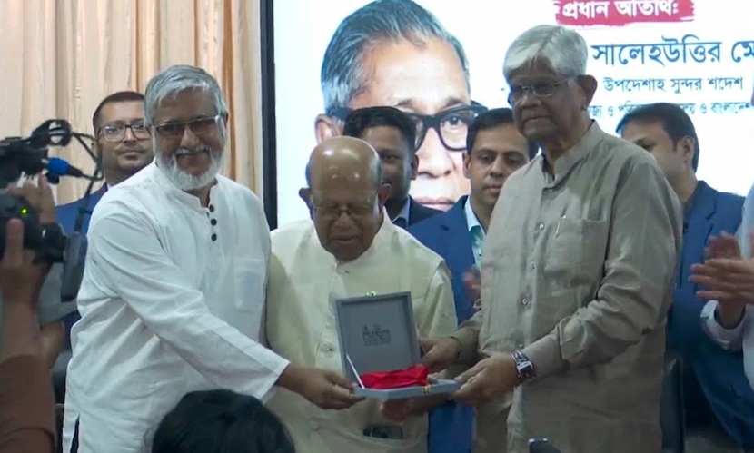 ডা. মোহাম্মদ ইব্রাহিম স্বর্ণপদক ও কৃতিশিক্ষার্থী সংবর্ধনা প্রদান
