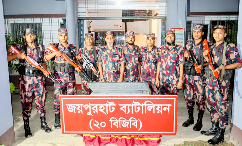 ৫১ কেজি ওজনের কষ্টিপাথরের খণ্ড উদ্ধার করল বিজিবি