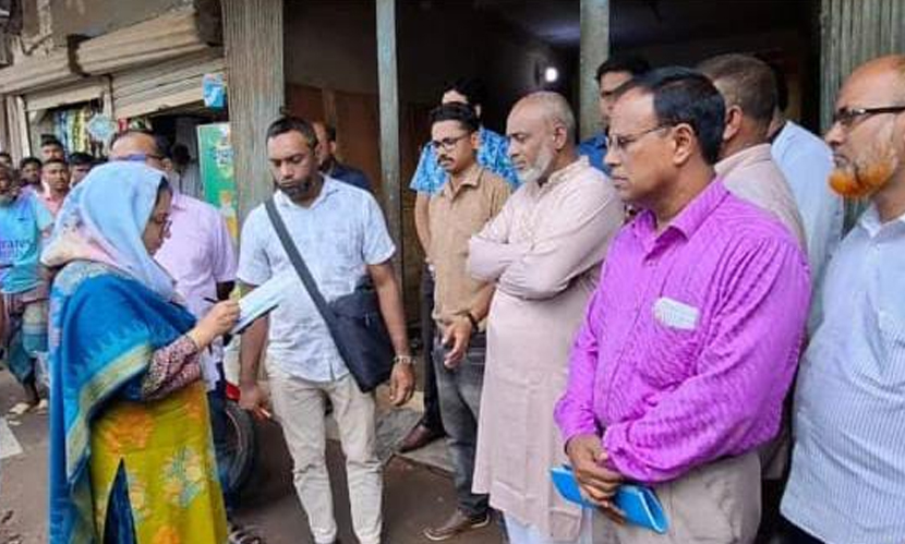 গাইবান্ধায় অসুস্থ গরু জবাই করে মাংস বিক্রি, বিক্রেতাকে জরিমানা