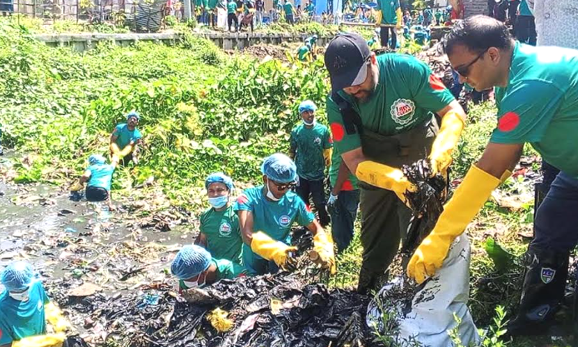 দেশের মানুষকে বাঁচাতে খাল-নালা পরিষ্কার রাখতে হবে: হুমাম কাদের চৌধুরী