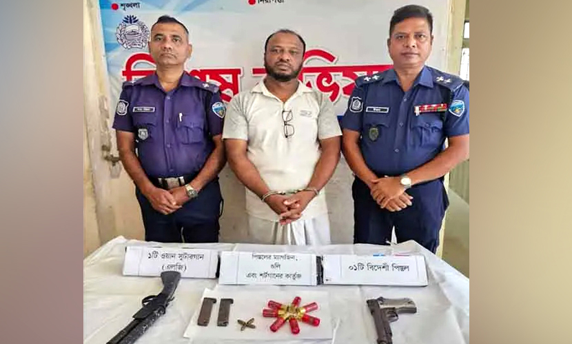 চট্টগ্রামে অস্ত্রসহ নিষিদ্ধ স্বেচ্ছাসেবক লীগ নেতা গ্রেফতার