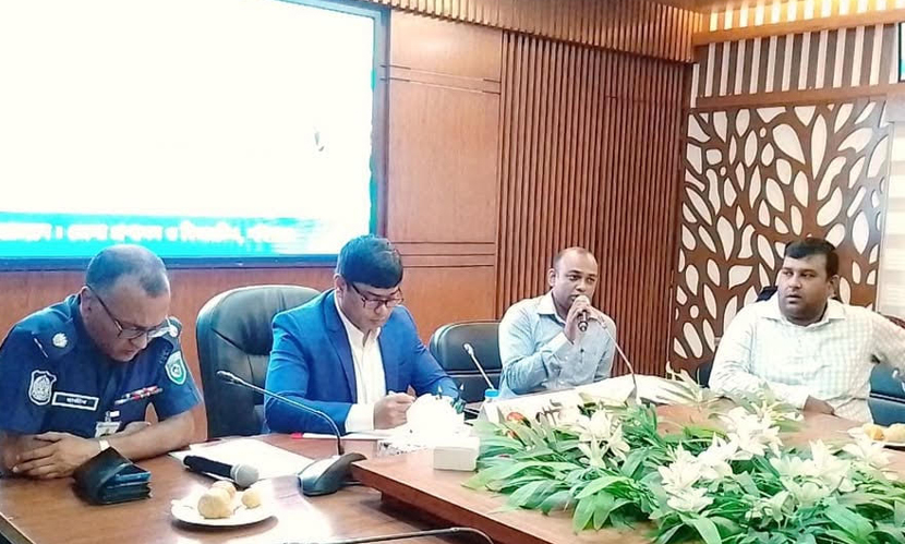 গাইবান্ধায় সড়ক দুর্ঘটনায় হতাহতদের পরিবারকে আর্থিক সহায়তা