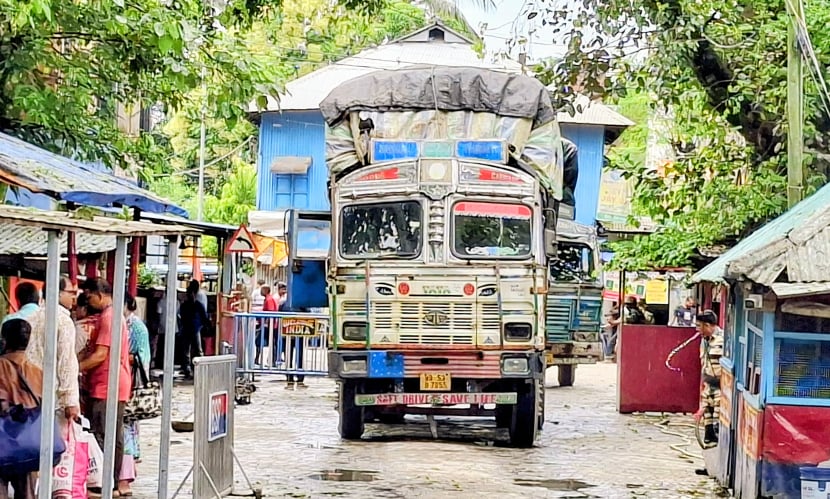 ৫ দিন বন্ধের পর শনিবার চালু হচ্ছে হিলি বন্দরের বাণিজ্য কার্যক্রম