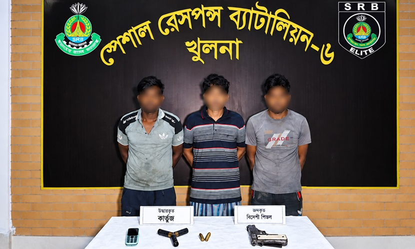খুলনায় বিদেশি পিস্তল ও গুলিসহ গ্রেফতার ৩