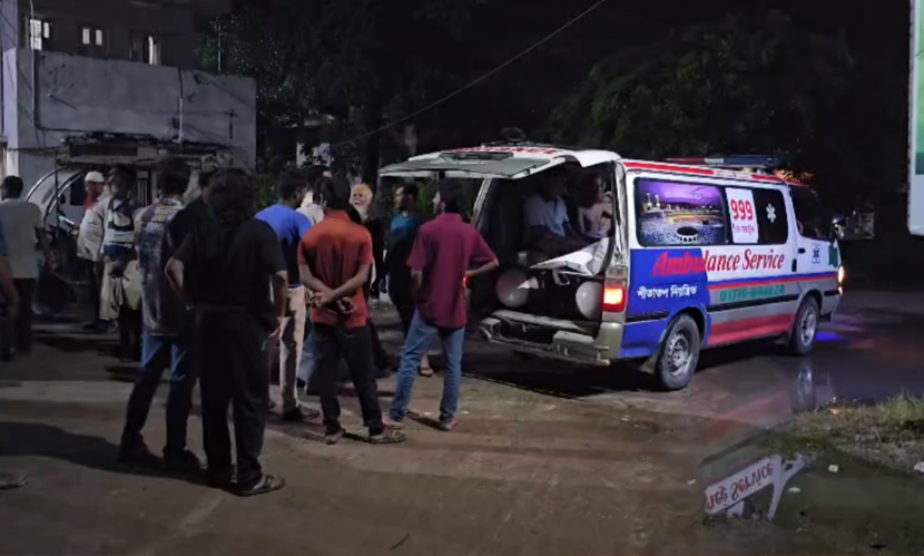 পাবনায় ট্রাকচাপায় মোটরসাইকেল আরোহী দম্পতি নিহত