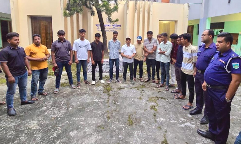 পাবনায় মিছিলের প্রস্তুতিকালে উপজেলা আ.লীগের সভাপতিসহ আটক ১৫