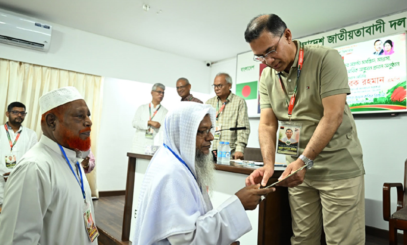 ঢাকা-১৭ আসনে মসজিদ-মন্দিরে প্রধানমন্ত্রীর অনুদান