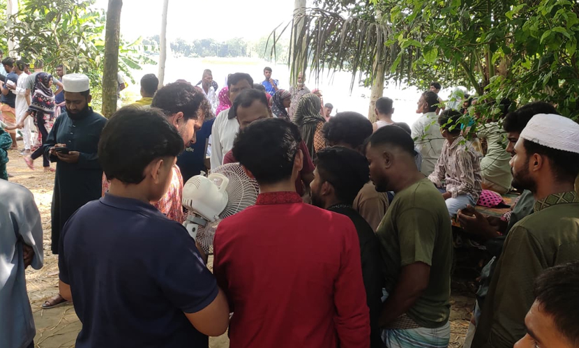 মাঠে জমে থাকা পানিতে ডুবে ৩ শিশুর মৃত্যু
