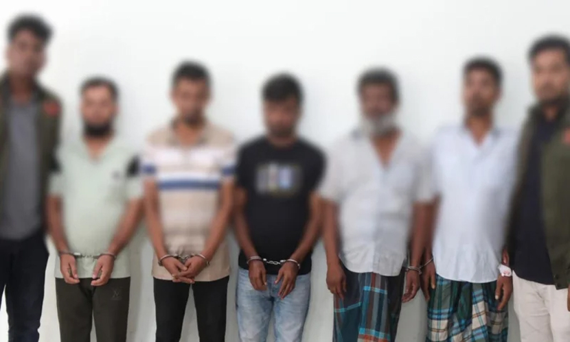 মিরসরাইয়ে অবসরপ্রাপ্ত এএসপির বাড়িতে ডাকাতি, অস্ত্রসহ গ্রেফতার ৫