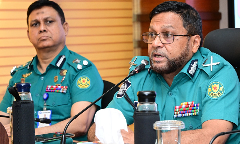 চাঁদাবাজ ও ভূমি দখলবাজদের বিরুদ্ধে কঠোর ব্যবস্থার নির্দেশ ডিএমপি’র