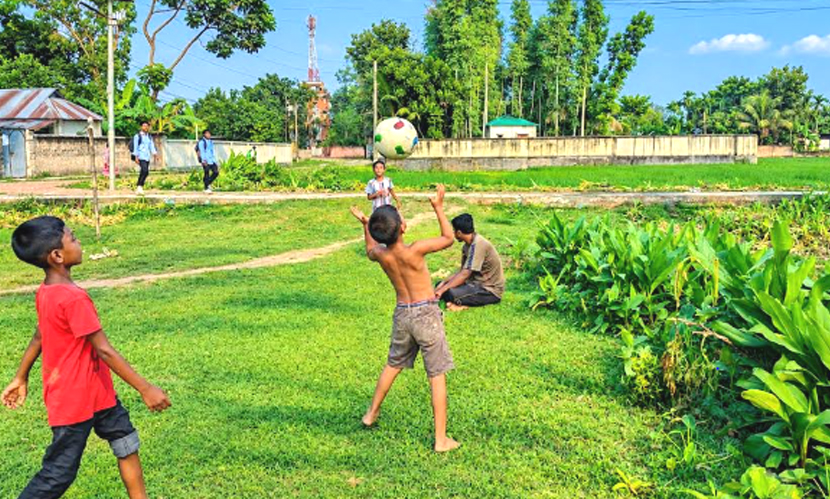 শহরায়নের চাপে সংকুচিত হচ্ছে গাইবান্ধায় শিশুদের খেলার মাঠ