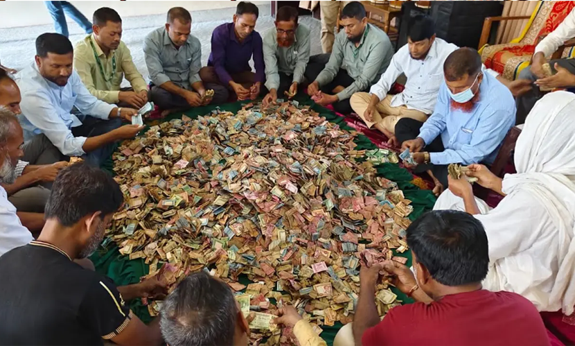 ১৫ দিনের ব্যবধানে লালন মাজারের দানবাক্সে মিলল ৮ লাখ ২৭ হাজার টাকা