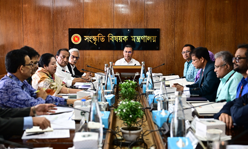 সংস্কৃতি মন্ত্রণালয় পরিদর্শনকালে মন্ত্রণালয়ের কর্মকর্তাদের সঙ্গে মতবিনিময় করন প্রধানমন্ত্রী তারেক রহমান। ছবি: সংগৃহীত
