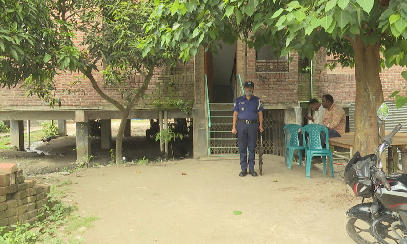 পাবনায় ২০ বছর ধরে স্বাস্থ্যকেন্দ্রে পুলিশ ফাঁড়ি, ব্যাহত হচ্ছে স্বাস্থ্যসেবা