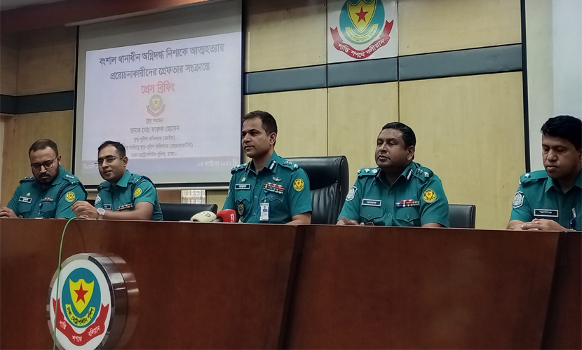 বান্ধবীর সঙ্গে বয়ফ্রেন্ডের সম্পর্ক জানার পর আত্মহত্যার চেষ্টা, গ্রেফতার ২