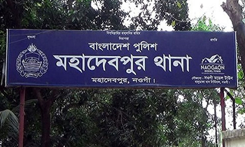 নওগাঁয় অ্যাম্বুলেন্সের ধাক্কায় ভ্যানচালক নিহত