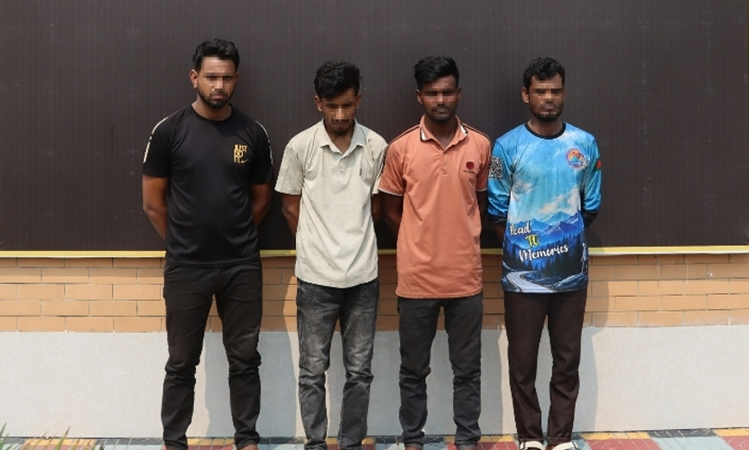 মোংলায় ৭৫ কেজি গাঁজাসহ আটক ৪, যাত্রীবাহী বাস জব্দ