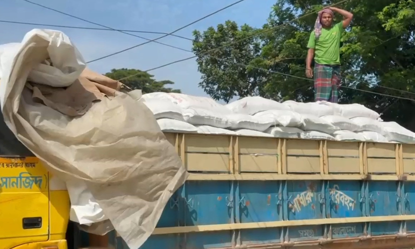 ফরিদপুরে গভীর রাতে সরকারি সার পাচারকালে ট্রাকসহ ডিলার আটক