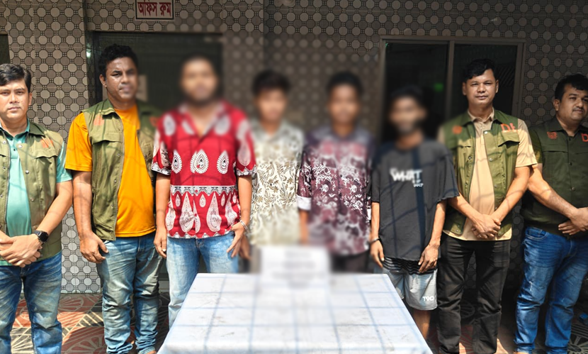কুমিল্লায় রাতভর কিশোর গ্যাংবিরোধী অভিযান, আটক ৩৬৩
