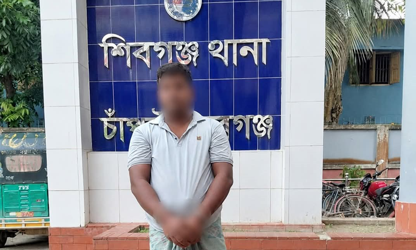 চাঁপাইনবাবগঞ্জে ৬৯ বোতল এস্কাফ সিরাপসহ গ্রেফতার ১