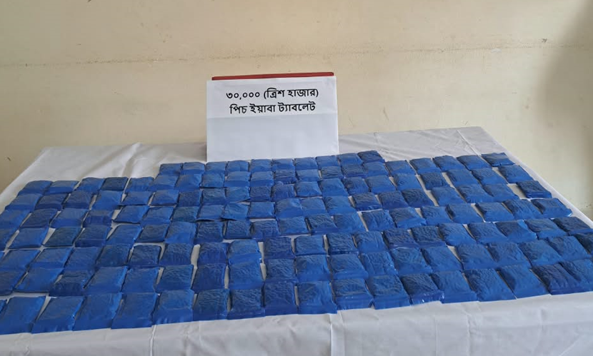 ৩০ হাজার পিস ইয়াবাসহ ৩ মাদককারবারি আটক