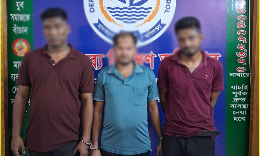 নোয়াখালীতে অটোরিকশার গ্যারেজে ইয়াবা ও আগ্নেয়াস্ত্র, গ্রেফতার ৩