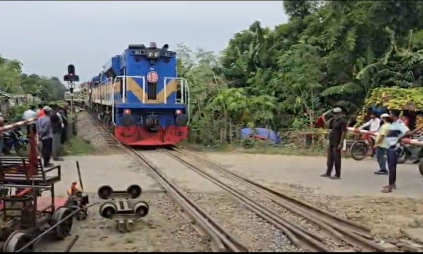 টাঙ্গাইলে ট্রেন লাইনচ্যুত: ৬ ঘণ্টা পর রেল যোগাযোগ স্বাভাবিক