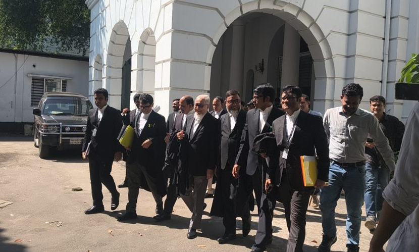 ‘ক্যাঙারু কোর্ট’ মন্তব্য: ট্রাইব্যুনালে নিঃশর্ত ক্ষমা চাইলেন ২ আইনজীবী
