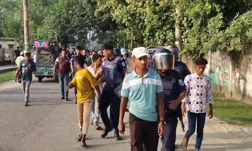 আসামির মুক্তির দাবিতে এসপি কার্যালয় ঘেরাও, আটক একাধিক