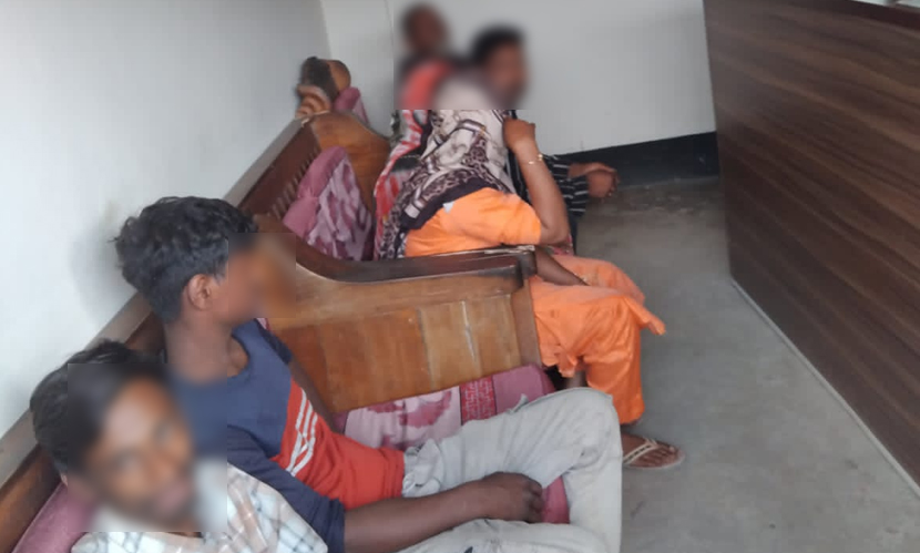 পঞ্চগড়ে পুশ-ইন ৬ জন স্থানীয়দের হাতে আটক