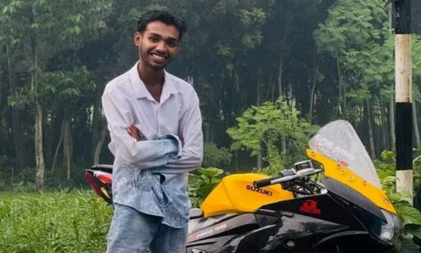 রাস্তার আইল্যান্ডে মোটরসাইকেলের ধাক্কা, চালক নিহত