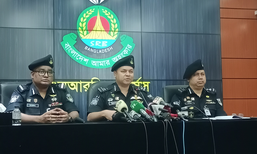 ২১৬ সুইচ গিয়ার উদ্ধার, বিক্রি করা হতো অপরাধীদের কাছে: এসআরবি