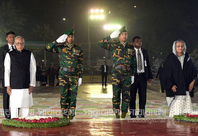 ভাষা শহীদদের প্রতি রাষ্ট্রপতি ও প্রধানমন্ত্রীর শ্রদ্ধা নিবেদন