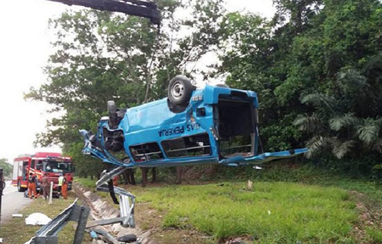 মালয়েশিয়ায় গাড়ি উল্টে প্রাণ গেল ২ বাংলাদেশির