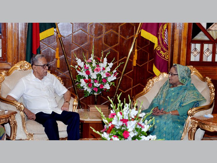 বঙ্গভবনে রাষ্ট্রপতির সঙ্গে প্রধানমন্ত্রীর ঈদ শুভেচ্ছা বিনিময়