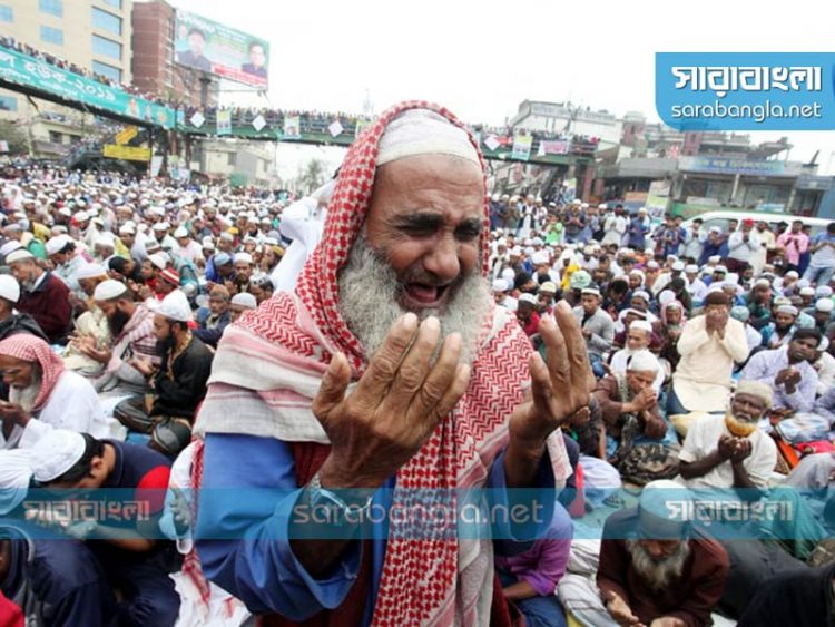 আমিন আমিন ধ্বনিতে মুখর ইজতেমা ময়দান