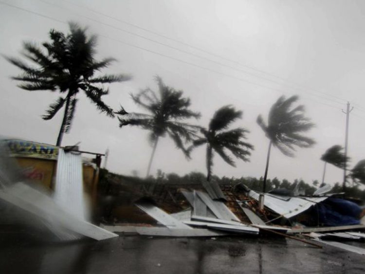 পশ্চিমবঙ্গে ঘণ্টায় ১০০ কিলোমিটার বেগে ‘ফণী’