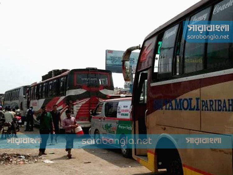 আজও বাড়ি ফিরছে মানুষ, সিরাজগঞ্জে ৪০ কিলোমিটার যানজট