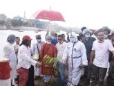 বুড়িগঙ্গা পাড়ে বিভিন্ন প্রজাতির বৃক্ষরোপণ করছে নোঙর