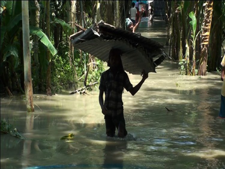 সিরাজগঞ্জে নদীর পানি বেড়ে ভাঙন আতঙ্ক