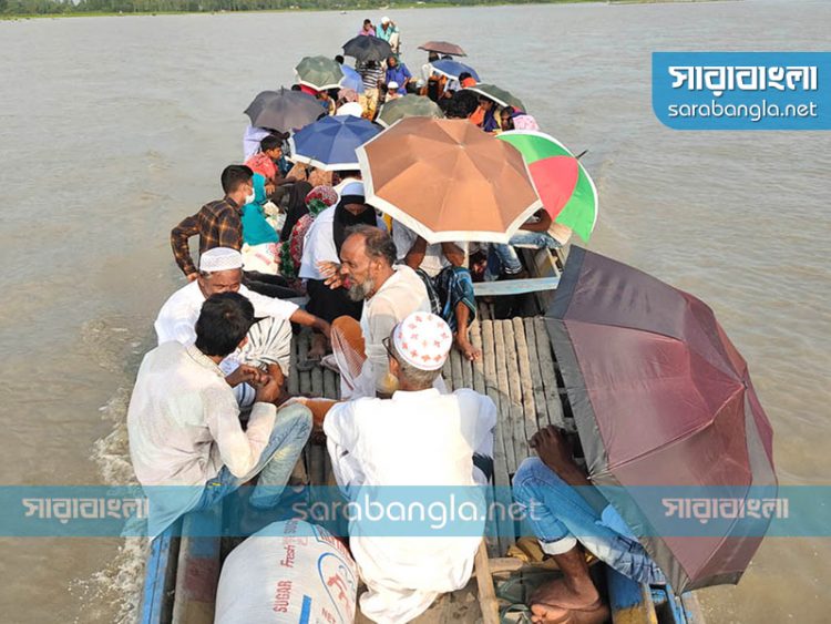 নৌকায় অতিরিক্ত যাত্রী, করোনা ঝুঁকিতে চরাঞ্চলের মানুষ