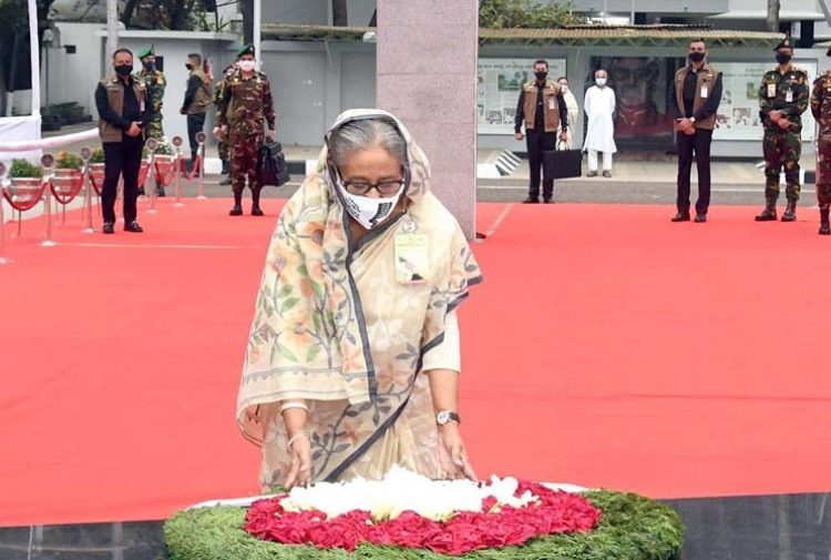 জাতির পিতার প্রতিকৃতিতে প্রধানমন্ত্রীর শ্রদ্ধা