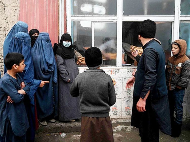 আফগানিস্তানে এবার মেয়েদের একা ভ্রমণে নিষেধাজ্ঞা