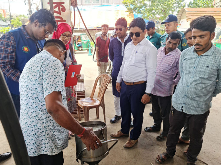 তেল কম দেওয়ায় দুই পেট্রল পাম্পকে জরিমানা