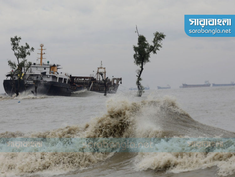 উপকূলে আঘাত হেনেছে ঘূর্ণিঝড় সিত্রাং