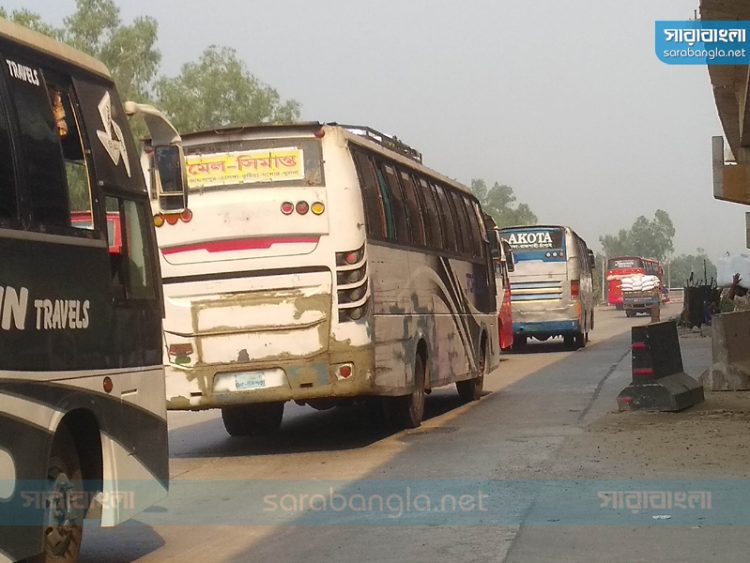 অবরোধ-হরতালেও চলছে দূরপাল্লার বাস