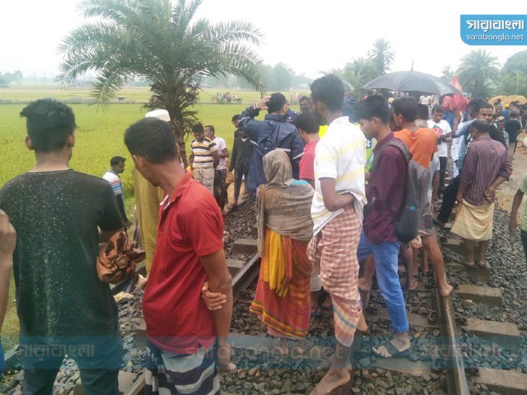 ট্রেনে কাটা পড়ে প্রাণ গেল ২ মোটরসাইকেল আরোহীর