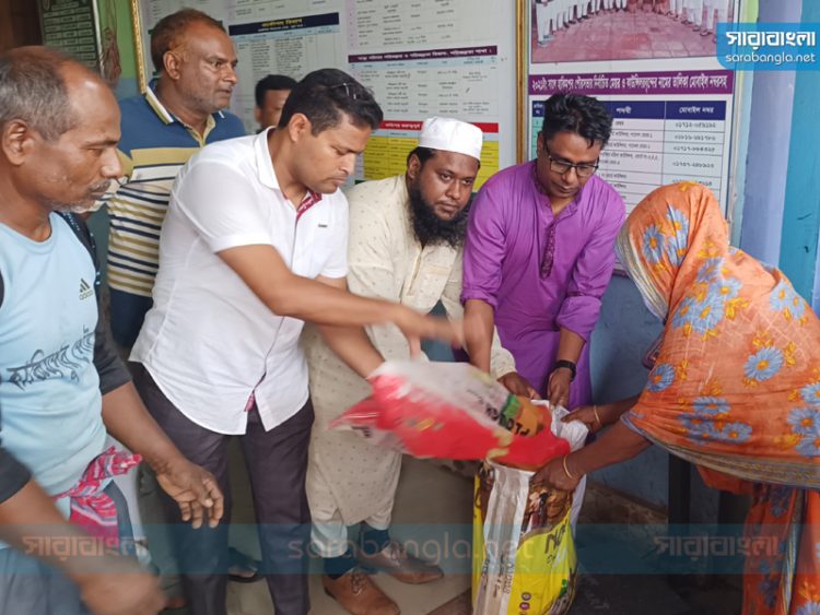 হিলির ৩ হাজার পরিবার পেল প্রধানমন্ত্রীর উপহার