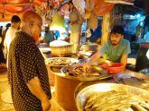 বসুন্ধরা ও বাড্ডা বাজার: মুরগি-মরিচের দাম কম, মাছে আগুন